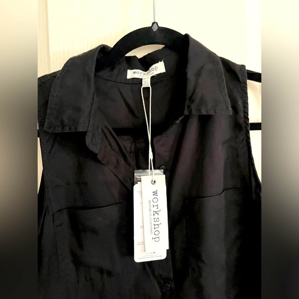 Brand new with tags brand is workshop. Size is extra small. Material is Cotton.